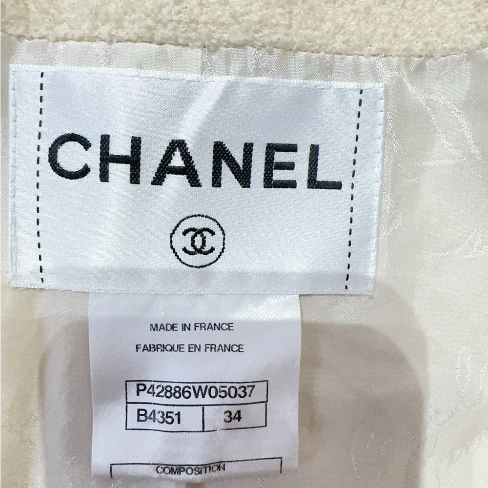 Authentic Chanel Cream Textured Women's Blazer - Picture 5 of 8